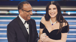 Sanremo 2026, la scaletta minuto per minuto della seconda serata: gli orari degli ospiti e dei cantanti in gara