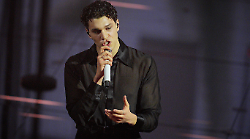 Nuove Proposte Sanremo, Nicol&ograve; Filippucci batte il trio Blind, El Ma, Soniko e vola in finale