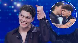 L'abbraccio tra  Nicol&ograve; Filippucci e Blind sul palco dell'Ariston: Umbria protagonista | FOTO E VIDEO 