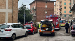 Garage prende fuoco in via Bramante: donna rimane ferita