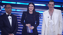 Ascolti Sanremo 2026, tre milioni di spettatori in meno rispetto allo scorso anno: lo share si ferma al 59,5%