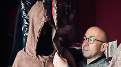 Gualdo Tadino, Daniele Gelsi firma i costumi dello spettacolo Fratello Sole e Sorella Luna, omaggio a San Francesco e Santa Chiara