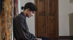 Franco Battiato. Il lungo viaggio arriva stasera in tv su Rai 1: il film evento dedicato al Maestro con Dario Aita 
