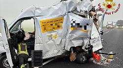 Incidente tra Orte e Attigliano: coinvolti nello schianto un furgone e due camion. Un ferito in ospedale