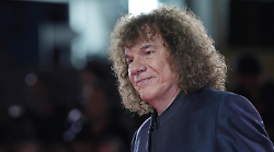 Riccardo Cocciante, gli pseudonimi sconosciuti e le origini dei suoi successi: dal no di "Bella senz'anima" all&rsquo;identit&agrave; di "Margherita"