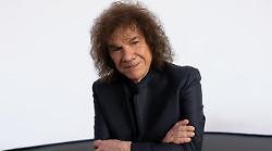 "Il mio nome &egrave; Riccardo Cocciante". Su Rai 1 il docufilm sulla vita dell'artista: le anticipazioni 
