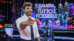 Stasera tutto &egrave; possibile, ospiti e anticipazioni di stasera 15 aprile: &ldquo;Mai dire mai&rdquo; con  Angelo Pintus, Roc&iacute;o Mu&ntilde;oz Morales, Ema Stokholma e tanti altri