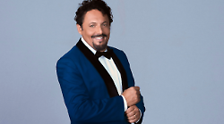 Enrico Brignano ritorna all'one man show con Bello di mamma! Il tour inizia da Terni con un doppio appuntamento