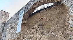 Regione e cabina sisma mettono 3,6 milioni per il crollo delle mura a Montefalco. Centrodestra: &ldquo;Sono i nostri&rdquo;