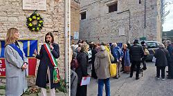 Corona di mimose per onorare le carcerate antifasciste: a Perugia si celebrano gli 80 anni del voto alle donne
