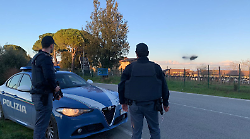 Sorpreso a guidare senza patente e con hashish nell'auto: scatta la denuncia per due persone 