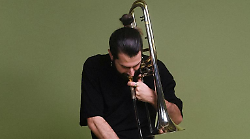 Terni, a Visioninmusica  il trombonista, compositore e cantante Robinson Khoury con il progetto &ldquo;M&Yuml;A&rdquo;.