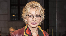 Addio a Enrica Bonaccorti, la storica conduttrice aveva 76 anni. I successi, gli amori, la malattia 