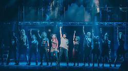 I Queen a teatro: al Lyrick lo show We will rock you unisce musica e narrazione con i successi dell'iconica band
