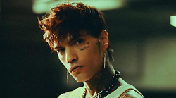 GionnyScandal, chi &egrave; il rapper che entrer&agrave; nella Casa del Grande Fratello vip: l'infanzia in orfanotrofio, la morte dei genitori adottivi e la musica come riscatto