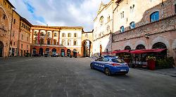 Uscito da un progetto di accoglienza sfonda la porta d'ingresso e torna nella casa che lo aveva ospitato. Non era la prima volta: arrestato