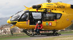 Si schianta contro un capriolo: pensionato soccorso in elicottero e portato in ospedale