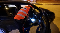 Accelera all'alt dei carabinieri, in auto aveva cocaina e contanti: scatta l'inseguimento a Ponte San Giovanni. Arrestato 21enne
