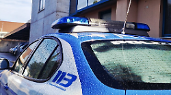 Sorpreso in auto con un involucro di hashish: sanzionato 25enne 