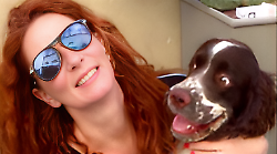 Muore a 50 anni investita per strada: era uscita dall'auto per far fare i bisogni al cane