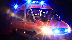 Scende dall'auto per far fare pip&igrave; al cane e viene travolta e uccisa sul colpo: 38enne indagato per omicidio stradale  