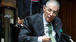 Addio a Umberto Bossi, il fondatore della Lega aveva 84 anni 