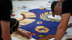 I maestri infioratori di Spello protagonisti a Sanremo in Fiore: in programma un quadro che omaggia la storia della musica e della tv italiana