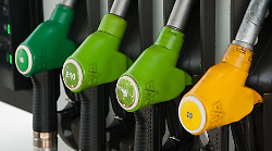 Scatta il Decreto carburanti, taglio di 25 centesimi: ecco quanto costano adesso gasolio e benzina