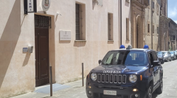 Pedinamenti e appostamenti sotto casa di una studentessa: arrestato 56enne a Perugia