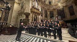 Ricordando le vittime del Covid: la corale Marietta Alboni commuove il duomo di Bergamo 