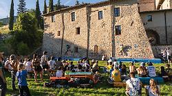 San Gemini ospita gli "street boulder": arriva il festival dedicato all'arrampicata, senza corda, sulle facciate degli edifici urbani
