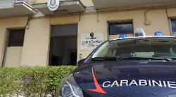 Non si ferma all'alt dei carabinieri e dopo un lungo inseguimento perde il controllo dell'auto finendo fuori strada: arrestato 35enne