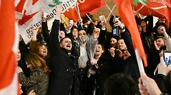 Referendum giustizia, la sindaca Ferdinandi e centinaia di sostenitori in piazza IV Novembre per festeggiare il No