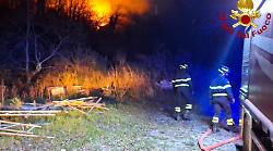 Fabro, vasto incendio nella zona di Riotorto: si lavora per domare le fiamme su un fronte di 500 metri