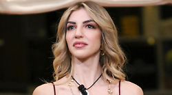 Lucia Ilardo, chi &egrave; la concorrente del Grande Fratello Vip : dalla laurea in Giurisprudenza al percorso per diventare speaker radiofonica