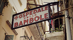 L'ospedale delle bambole di Napoli. Cos&rsquo;&egrave;, come visitarlo e perch&eacute; andarci durante le feste di Pasqua