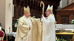 Il nuovo vescovo Felice Accrocca si &egrave; insediato in diocesi: "Esploda la bomba atomica di Francesco"