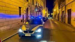 Sorpreso dalla polizia con la cocaina: ingoia diverse dosi ma poi finisce in ospedale. Arrestato 21enne