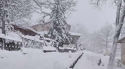 Meteo, situazione ancora critica tra black out e disagi: sindaco chiama il prefetto. Vigili del fuoco, interventi no stop