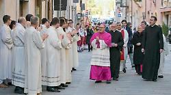 L&rsquo;abbraccio di Foligno al vescovo Felice Accrocca: "Pronto a servire l&rsquo;intero territorio con umilt&agrave; e amore"