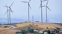 Spunta un altro impianto eolico, il progetto: 7 aerogeneratori alti fino a 135 metri. Via alla valutazione dell'impatto ambientale