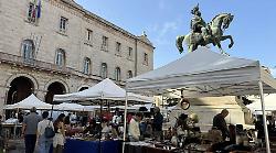 AnticaMente a Perugia: quasi cento banchi tra tesori d'antiquariato, vintage e modernariato