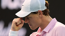 Jannik Sinner contro Carlos Alcaraz per la vetta del ranking: quando pu&ograve; ritornare numero uno al mondo. Tutti gli scenari a Monte-Carlo