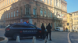 Sorpreso a spacciare, tenta la fuga ma viene subito bloccato: arrestato 28enne