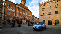 Sorpreso a spacciare hashish e cocaina nel centro storico: arrestato 31enne 