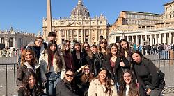 Docente accoltellata in classe: sfoglia l'inserto Scuola & lavoro