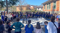 La Festa del Giardino nelle aree verdi della Rignaldello: genitori e alunni hanno lavorato per rimettere in sesto le aiuole