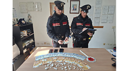 Cocaina per i locali nascosta nel clacson dell'auto: ventenne arrestato dai carabinieri per spaccio