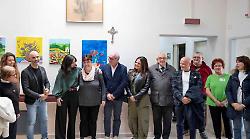 Quadri donati alla Muzi Betti: Arianna porta arte e speranza in favore delle persone fragili