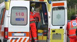 Terni, incidente stradale in viale dello Stadio tra auto e moto. Un 54enne in codice rosso